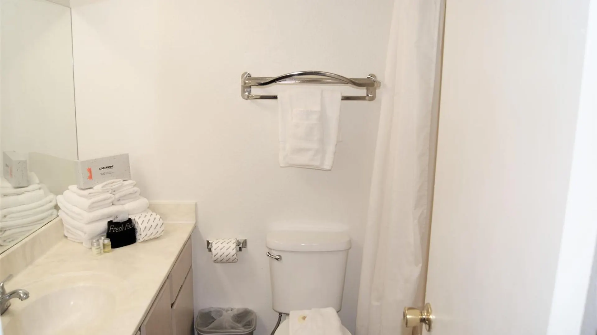 143 Fully Furnished 1Br Suite-Pet Friendly Scottsdale Apartment